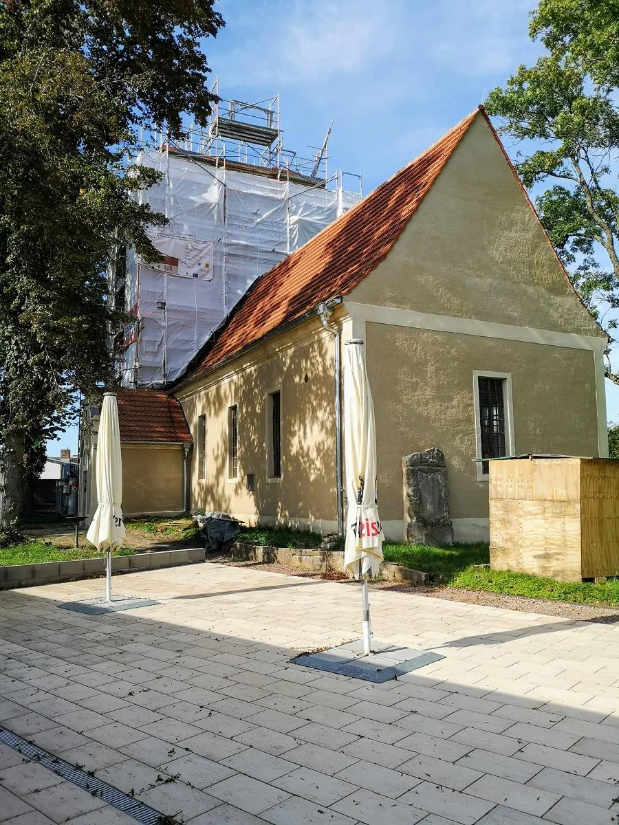 Dorfkirche Mösthinsdorf - Eingerüsteter Kirchturm 2021