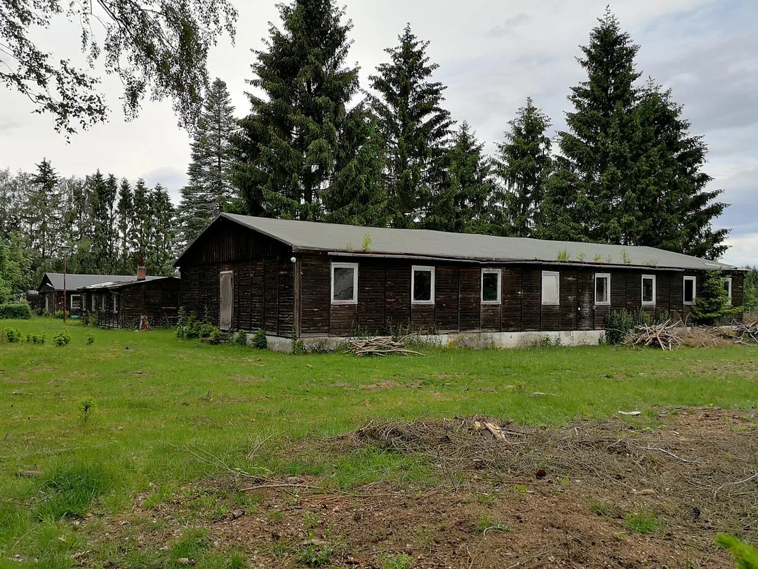 Ferienlager Neudorf (Harz) - Lagerleitung und Jungsbaracke
