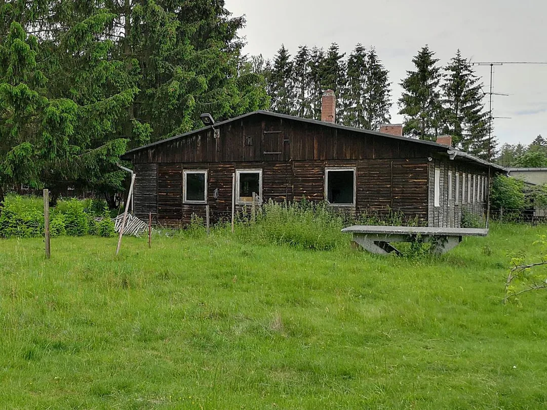 Ferienlager Neudorf (Harz) - Speisesaal und Tischtennisplatte
