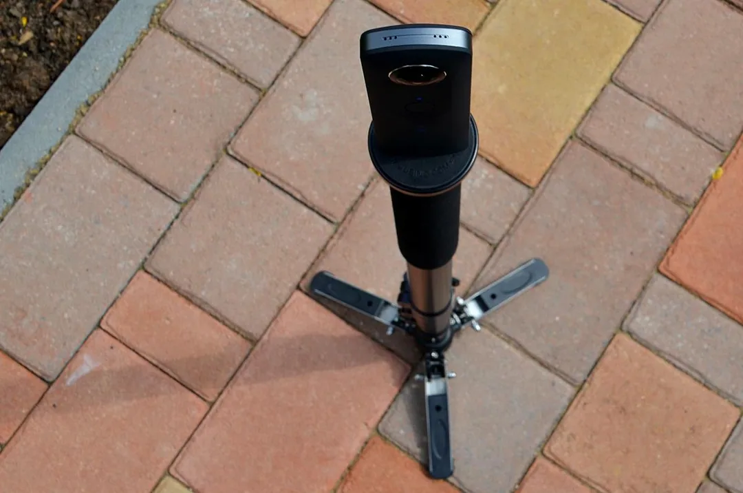 Jusino VM-361 mit aufgeschraubter Theta S