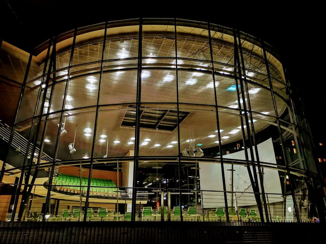 Sächsischer Landtag in Dresden (Plenarsaal) bei Nacht