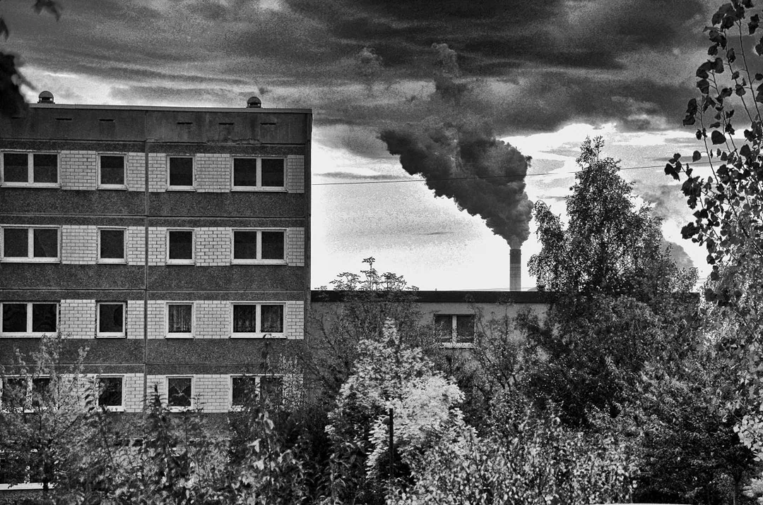 Silberhöhe: Dresdener Straße, im Hintergrund Buna Werke