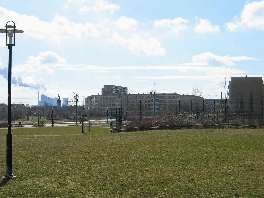 Grünfläche und Spielplatz Hanoier Straße