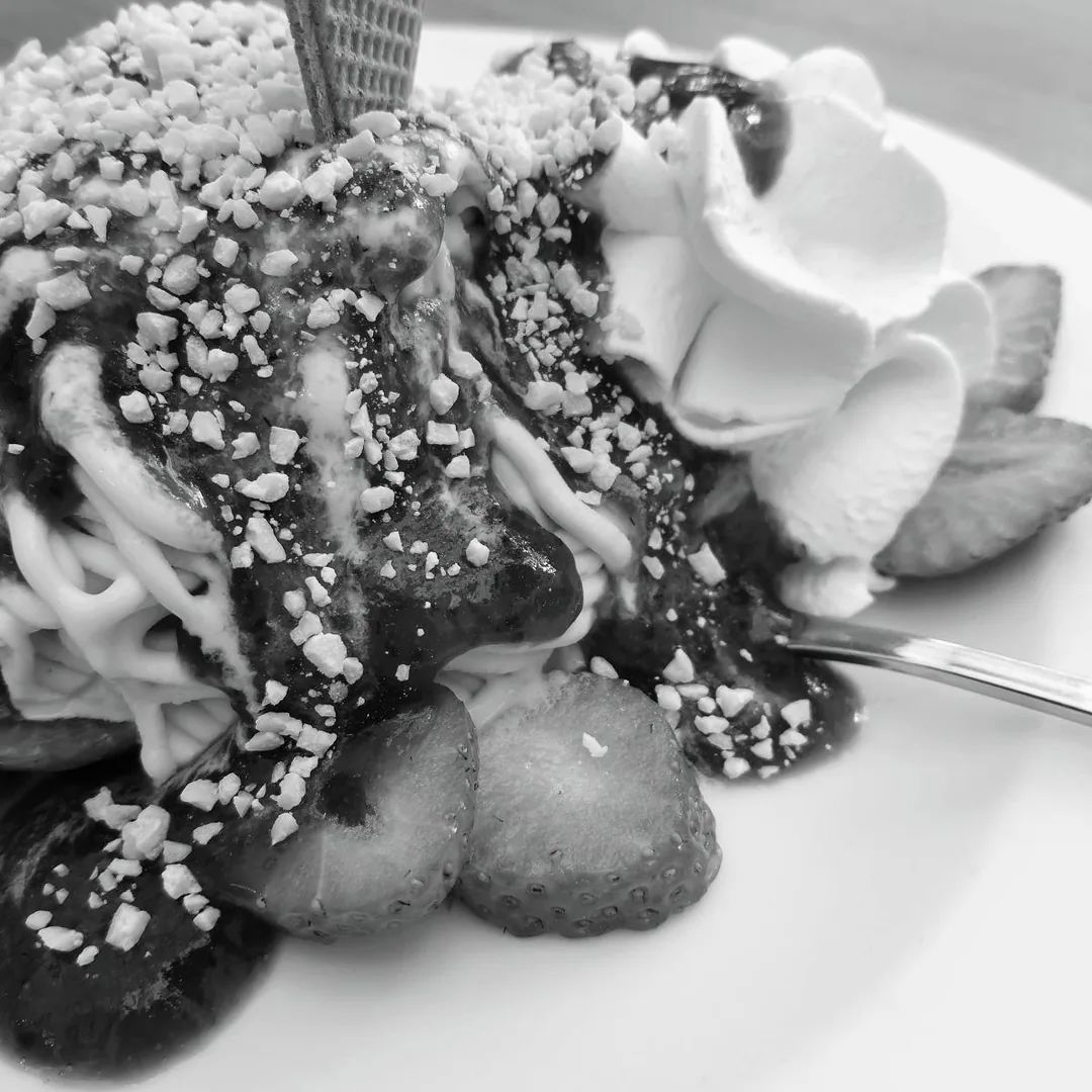 Erdbeer-Spaghetti-Eisbecher im Rathauscenter Dessau