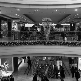 Altmarktgalerie Dresden zur Weihnachtszeit, Huawei P9 monochrom