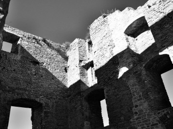 Palas der Burgruine Arnstein in Harkerode