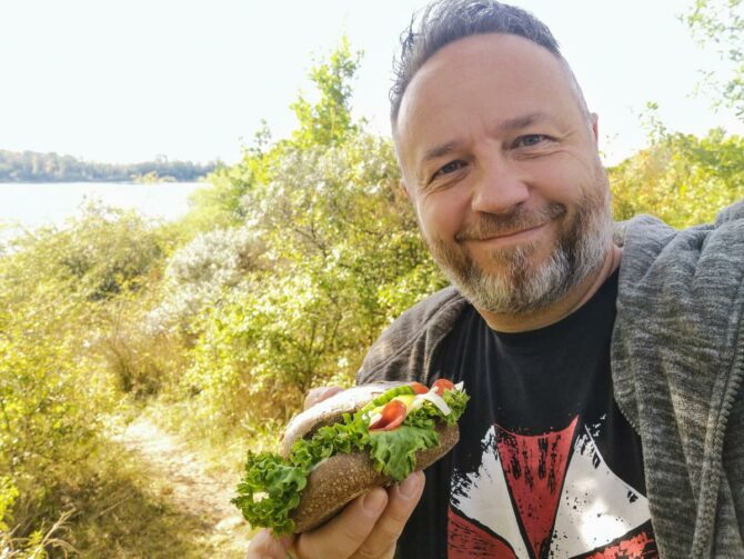 Selfie am Edderitzer See mit lecker Brötchen