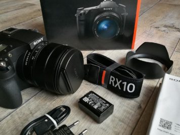 Sony RX10 III Bridgekamera mit Zubehör im Lieferumfang