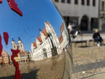 Wittenberg - Spiegelkugel am Marktplatz