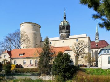 Wittenberg - Wallstraße mit Blick in Richtung Schlosskirche